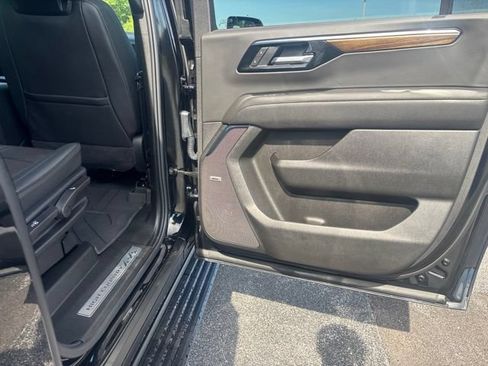 Used 2026 Chevrolet Suburban High Country AWD/4WD image 25
