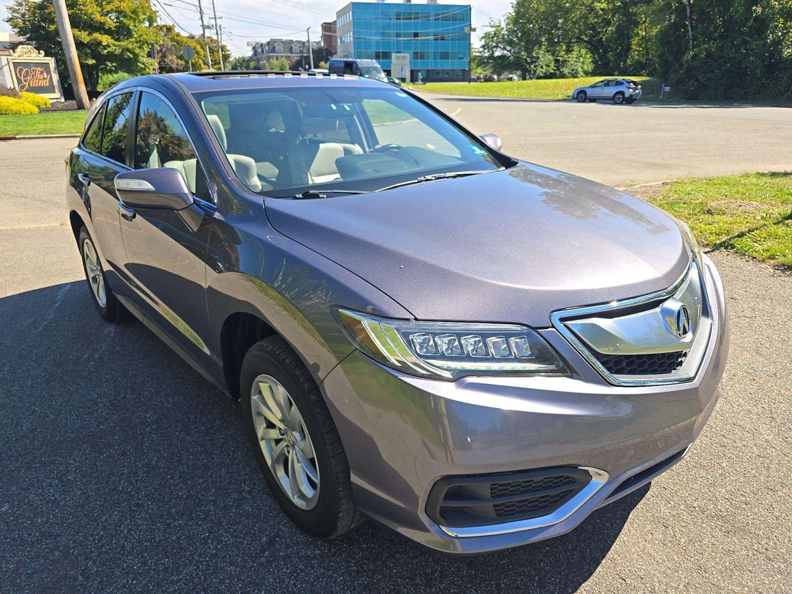 Used 2018 Acura RDX w/ Technology Package AWD/4WD image 2