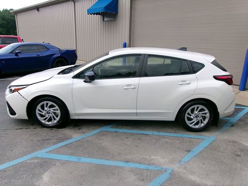 Used 2024 Subaru Impreza 2.0i image 2