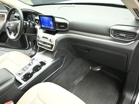 Used 2021 Ford Explorer XLT w/ Equipment Group 202A image 30