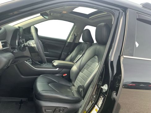 Used 2023 Toyota Highlander XLE image 9
