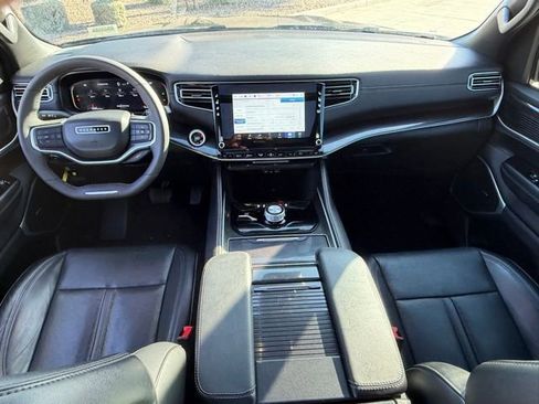 Used 2024 Jeep Wagoneer 4WD w/ Premium Group I image 15