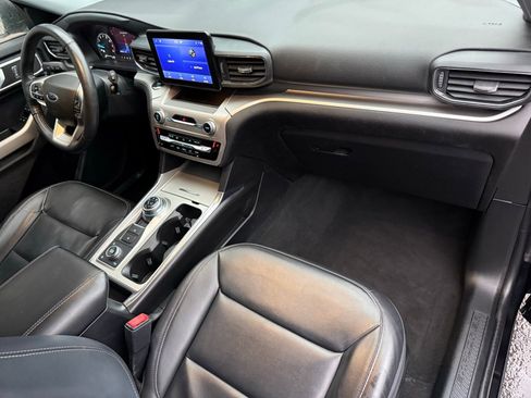 Used 2022 Ford Explorer XLT w/ Equipment Group 202A image 16