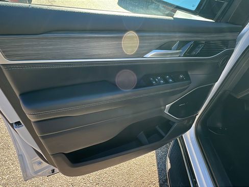 Used 2024 Jeep Wagoneer Series III image 14