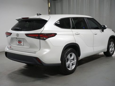 Certified 2024 Toyota Highlander LE image 8