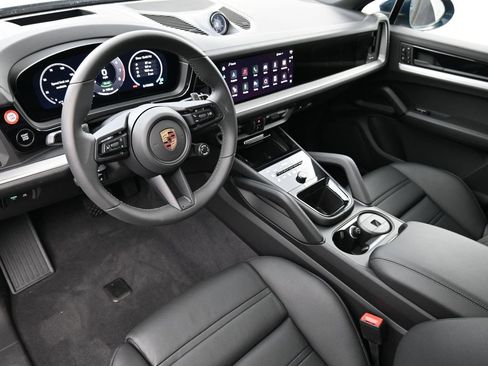 Used 2025 Porsche Cayenne E-Hybrid Coupe image 5