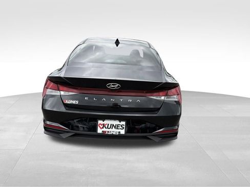 Used 2023 Hyundai Elantra SEL w/ Convenience Package FWD image 9
