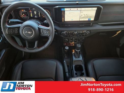 Used 2024 Jeep Wrangler Unlimited Rubicon image 27