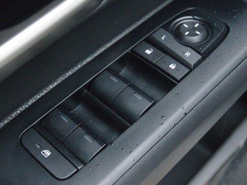 Used 2025 Toyota Tacoma TRD Off-Road image 14