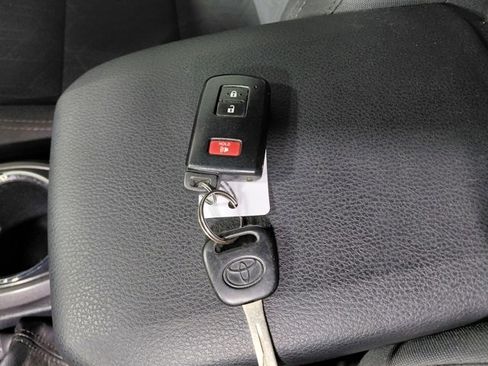 Used 2019 Toyota Tacoma TRD Off-Road image 38