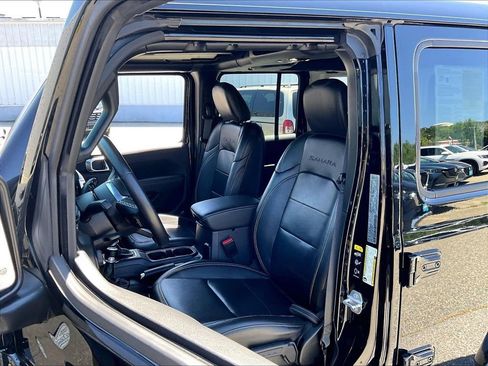 Used 2023 Jeep Wrangler Unlimited Sahara w/ Cold Weather Group AWD/4WD image 10