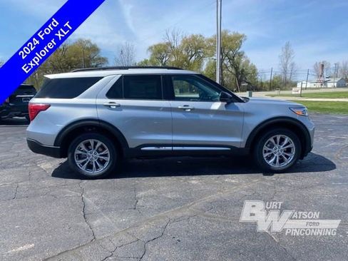 New 2024 Ford Explorer XLT w/ Equipment Group 202A AWD/4WD image 8
