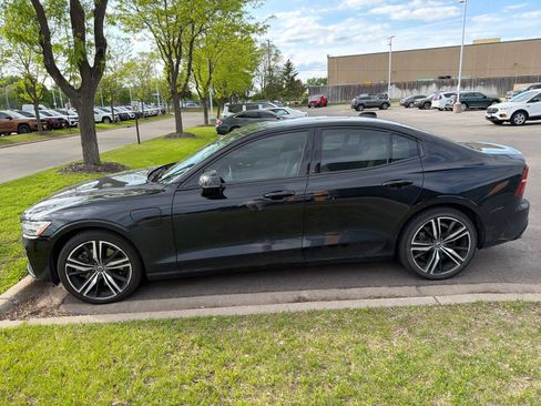 Used 2021 Volvo S60 T8 R-Design Expression w/ Climate Package AWD/4WD image 5