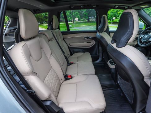 Used 2025 Volvo XC90 B5 Plus AWD/4WD image 45