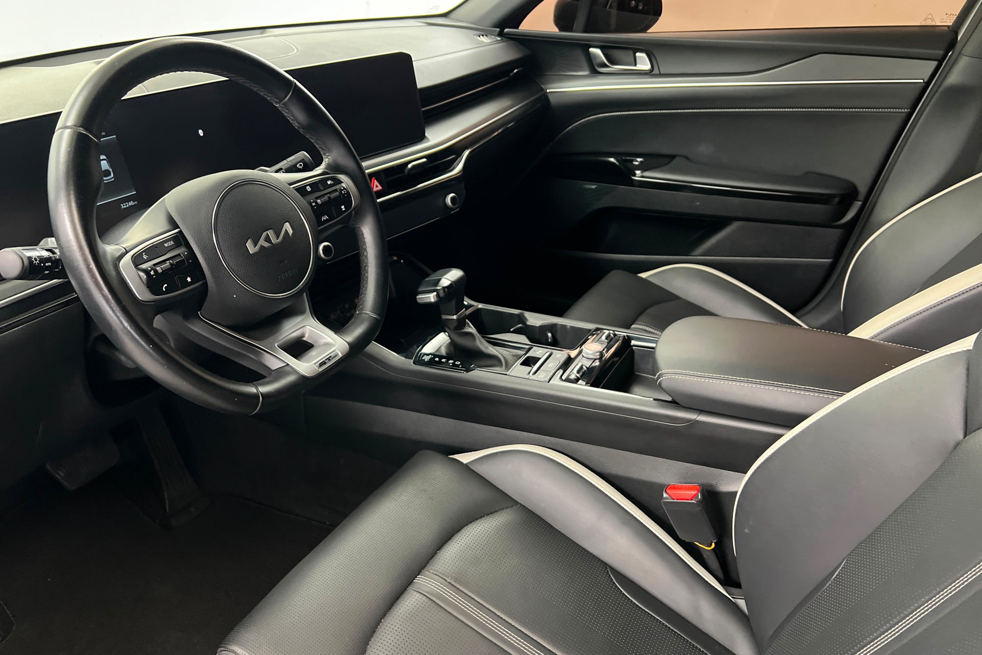 Used 2025 Kia K5 GT-Line w/ GT-Line Premium Package FWD image 15