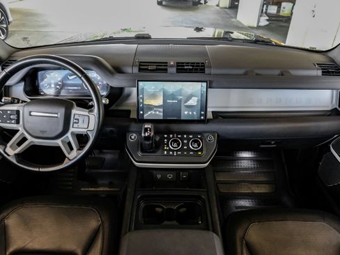 Used 2022 Land Rover Defender 110 X-Dynamic SE AWD/4WD image 14