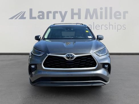 Used 2021 Toyota Highlander XLE AWD/4WD image 5