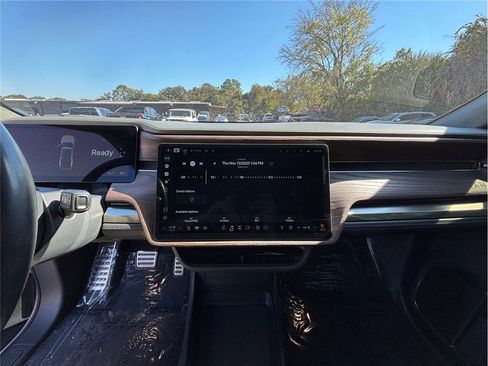 Used 2022 Rivian R1T Adventure image 11