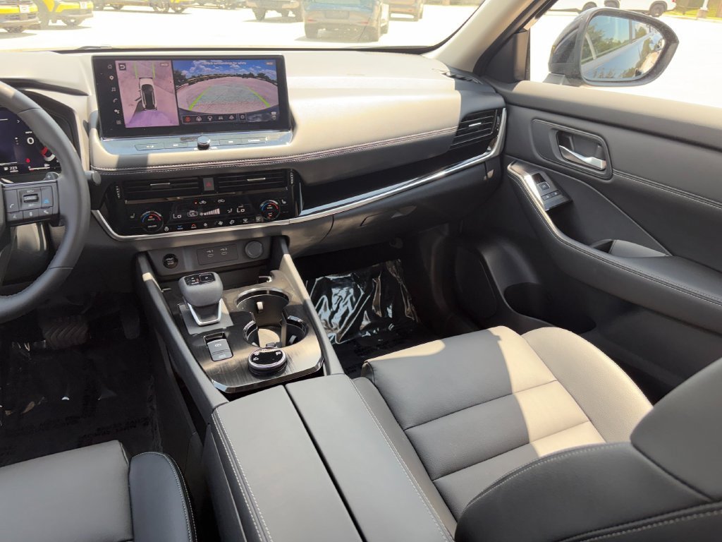 Certified 2025 Nissan Rogue SL w/ Tech Package AWD/4WD image 22