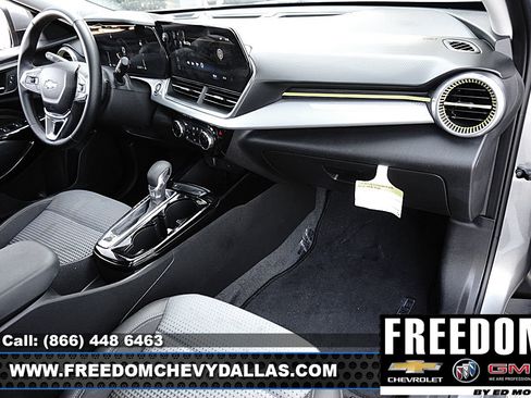 Certified 2025 Chevrolet Trax LT w/ Driver Confidence Package FWD image 7