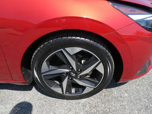 Used 2021 Hyundai Elantra Limited w/ Cargo Package FWD image 34