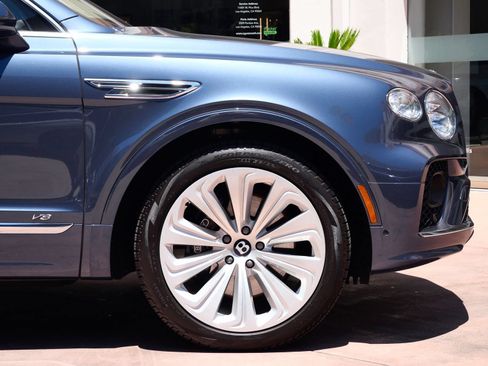 Used 2021 Bentley Bentayga AWD/4WD image 6