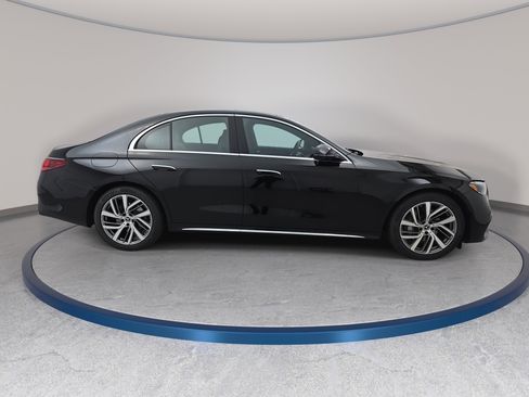 New 2026 Mercedes-Benz E 350 4MATIC Sedan image 4