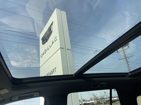 Used 2022 Cadillac Escalade Premium Luxury image 36