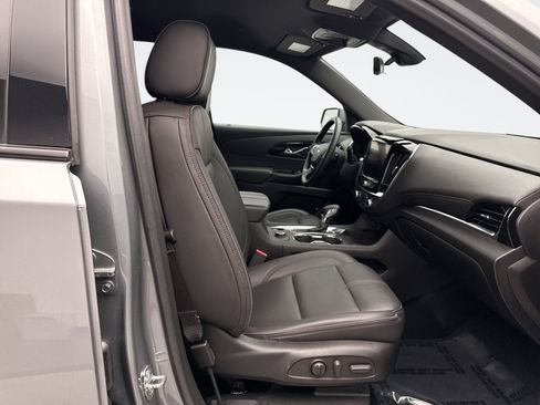 Used 2023 Chevrolet Traverse RS w/ LPO, Cargo Package image 18