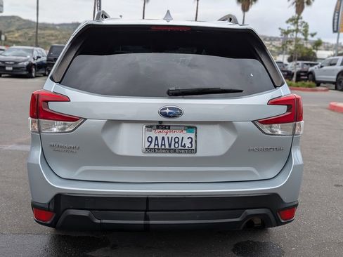 Used 2022 Subaru Forester Premium image 4