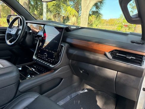 Used 2025 GMC Yukon Denali image 19
