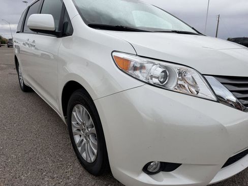 Used 2017 Toyota Sienna XLE w/ XLE Navigation Package FWD image 13