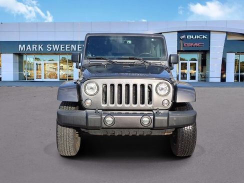 Used 2017 Jeep Wrangler Unlimited Sahara image 2