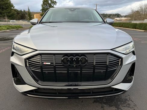 Used 2022 Audi e-tron Premium Plus w/ Premium Plus Package image 3