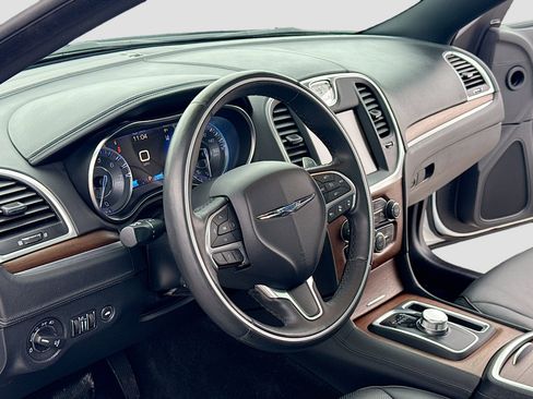 Used 2015 Chrysler 300 C Platinum w/ Harman/Kardon Audio Group image 4