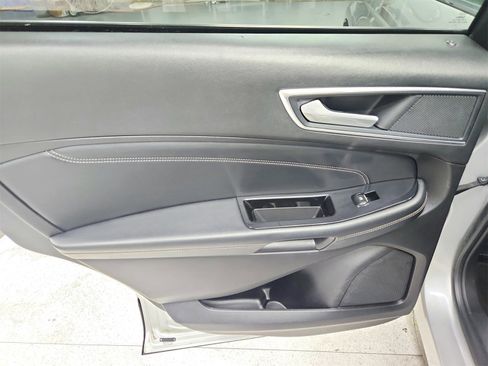 Used 2018 Ford Edge Titanium image 35