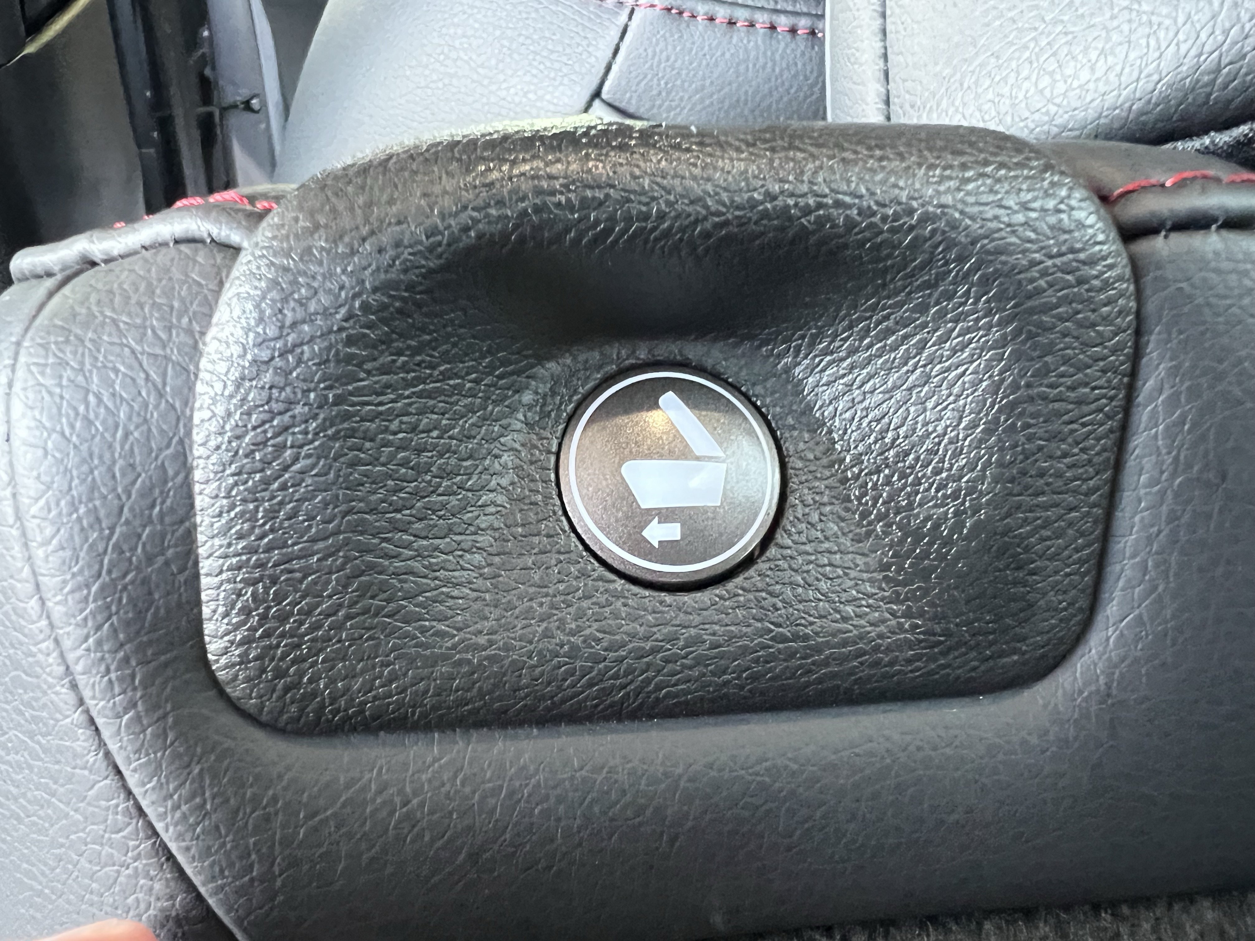 Used 2025 Honda Pilot Black Edition image 23