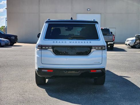 Used 2024 Jeep Grand Wagoneer L Series III AWD/4WD image 5