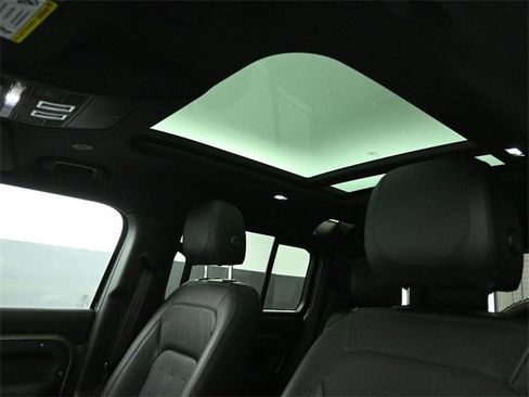 Used 2022 Land Rover Defender 110 SE image 19