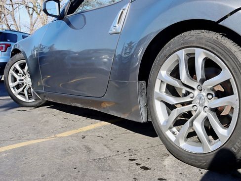 Used 2013 Nissan 370Z Touring RWD image 15
