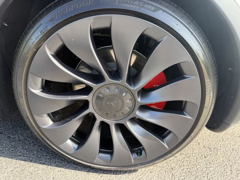 Used 2024 Tesla Model Y Performance AWD/4WD image 31