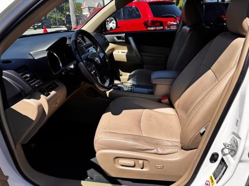 Used 2013 Toyota Highlander SE AWD/4WD image 9