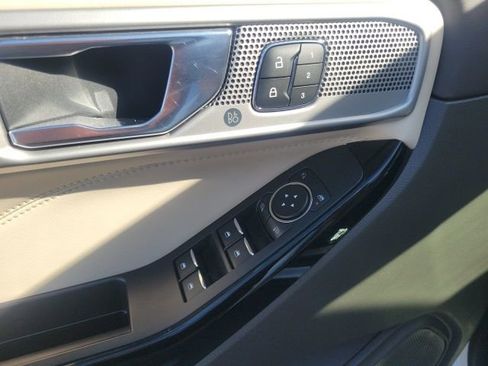 Used 2023 Ford Explorer Platinum w/ Class IV Trailer Tow Package image 17