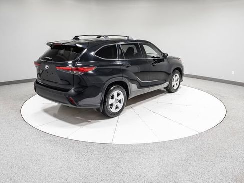 Used 2021 Toyota Highlander L FWD image 33