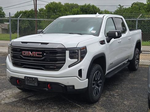 Used 2023 GMC Sierra 1500 AT4 w/ AT4 Premium Package AWD/4WD image 4