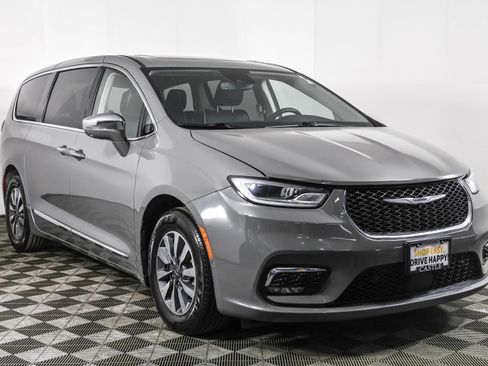 Used 2022 Chrysler Pacifica Limited image 15