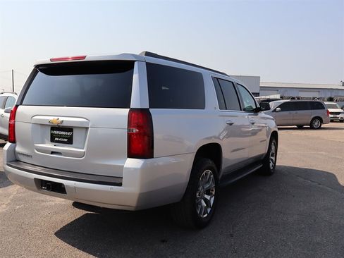 Used 2018 Chevrolet Suburban LT AWD/4WD image 3