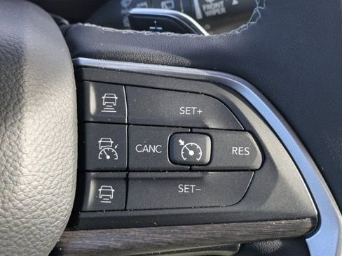 Used 2024 Jeep Grand Cherokee Limited image 23