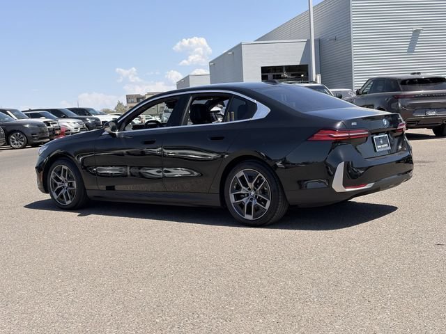 Used 2026 BMW i5 eDrive40 w/ Premium Package RWD image 9