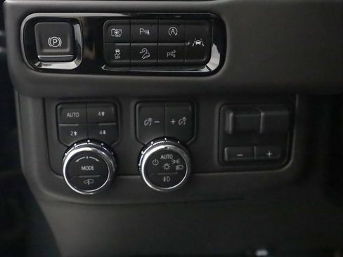 Used 2025 GMC Yukon AT4 Ultimate image 24